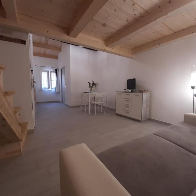 Nice apt in a street in old town - One-Bedroom Apartment - 20