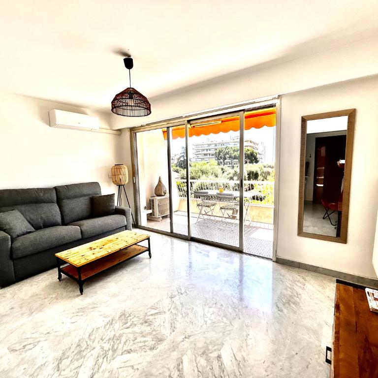 Superbe studio, 200 m de la mer, climatisé avec terrasse et parking privé - Estudio con terraza - 1