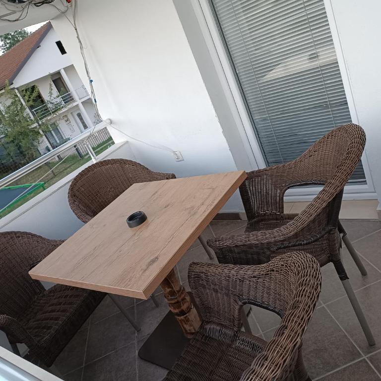 Apartmani DEMIR - Vierbettzimmer mit Gartenblick - 6