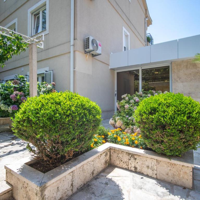 Palma Apartments - One-Bedroom Apartment with Bay View - 11