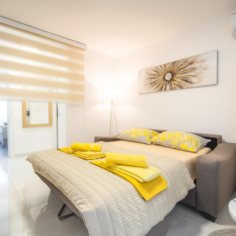 Palma Apartments - One-Bedroom Apartment with Bay View - 7