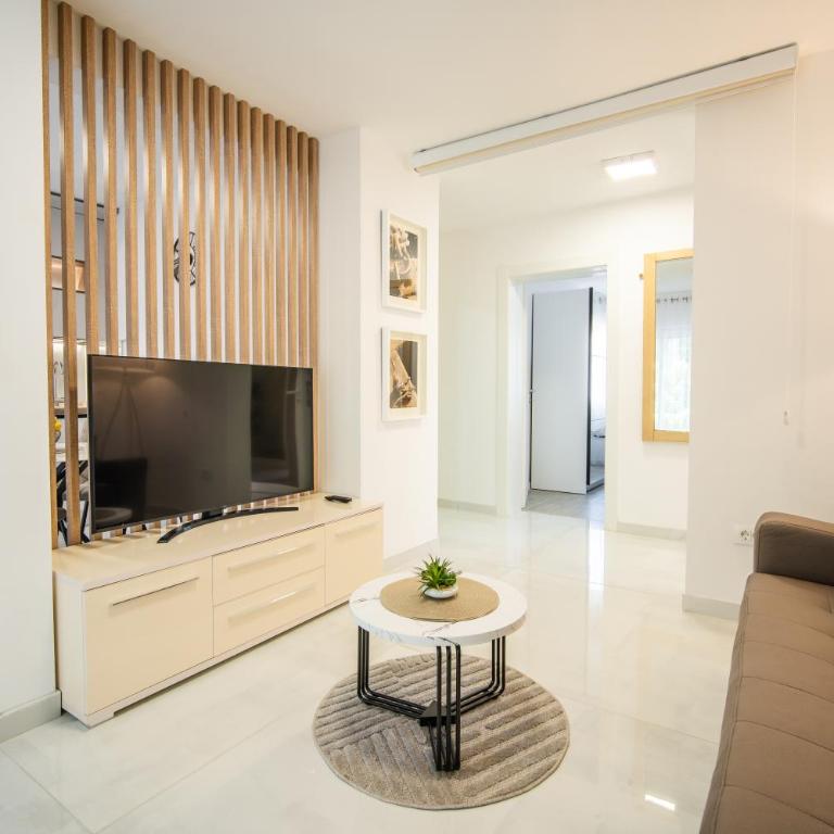 Palma Apartments - One-Bedroom Apartment with Bay View - 1