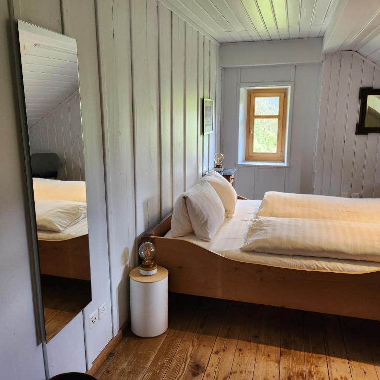 Gasthaus Crestasee - Doppelzimmer mit Seeblick - 8