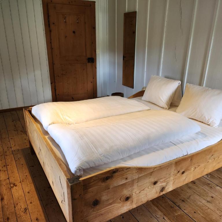 Gasthaus Crestasee - Doppelzimmer mit Seeblick - 5