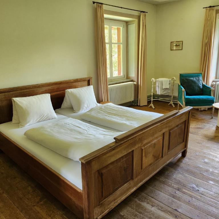 Gasthaus Crestasee - Großes Zweibettzimmer - 8