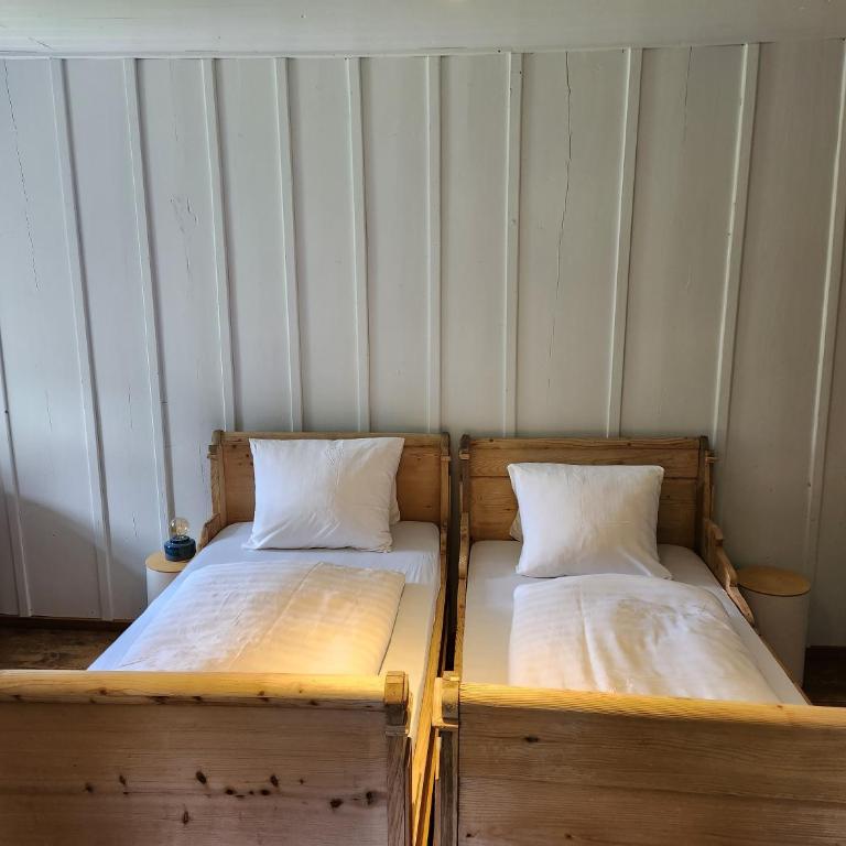 Gasthaus Crestasee - Zweibettzimmer mit Gartenblick - 3