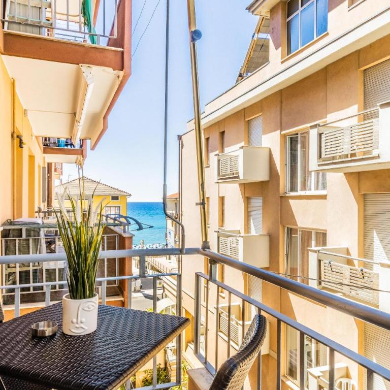 'Nature Home' 30MT SEA -CENTRAL STATION -NETFLIX - Appartamento con 2 Camere da Letto - 1