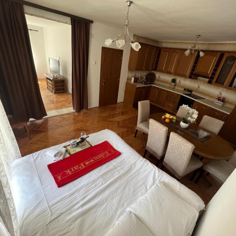 City Heart Apartments - Deluxe Double or Twin Room with Balcony - 7