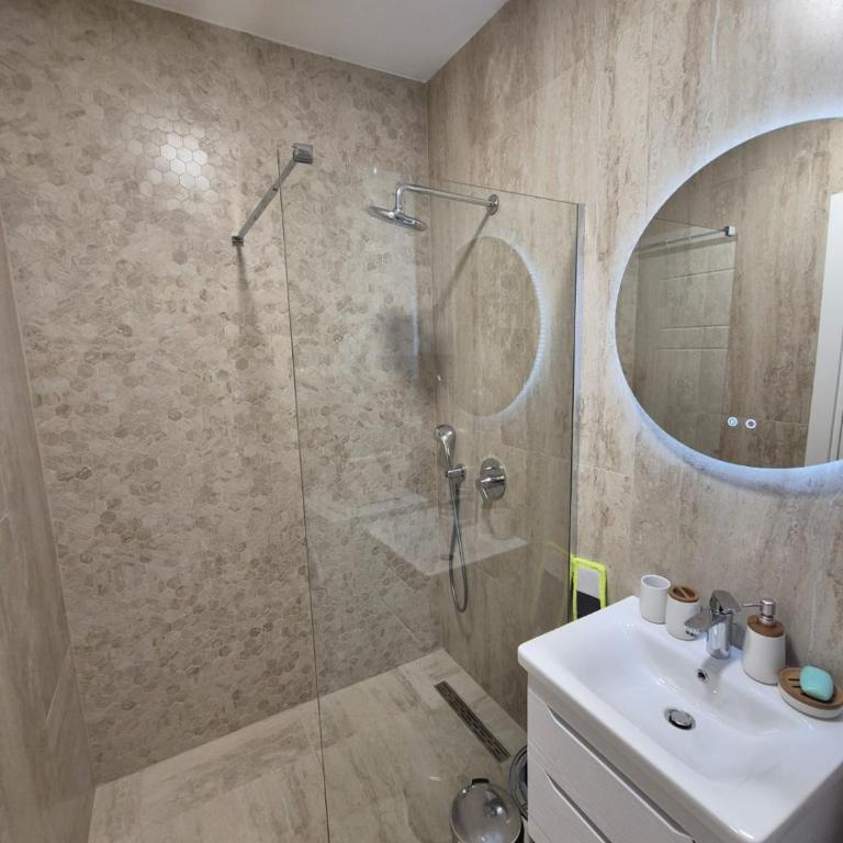 Skyline Apartments - One-Bedroom Apartment with Balcony and Sea View - 54