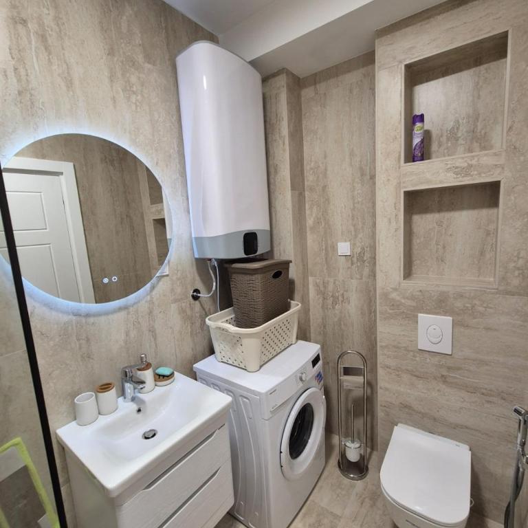 Skyline Apartments - One-Bedroom Apartment with Balcony and Sea View - 55