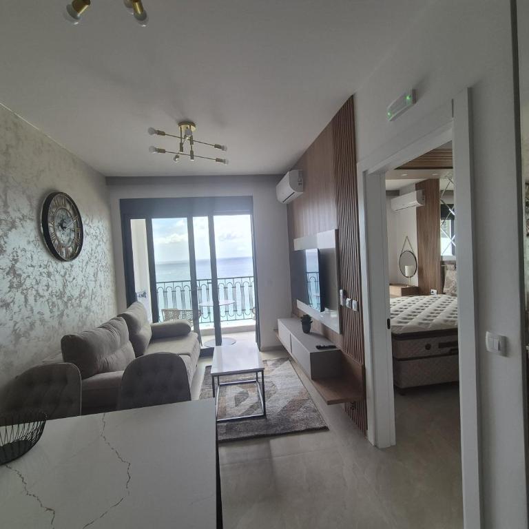 Skyline Apartments - One-Bedroom Apartment with Balcony and Sea View - 76