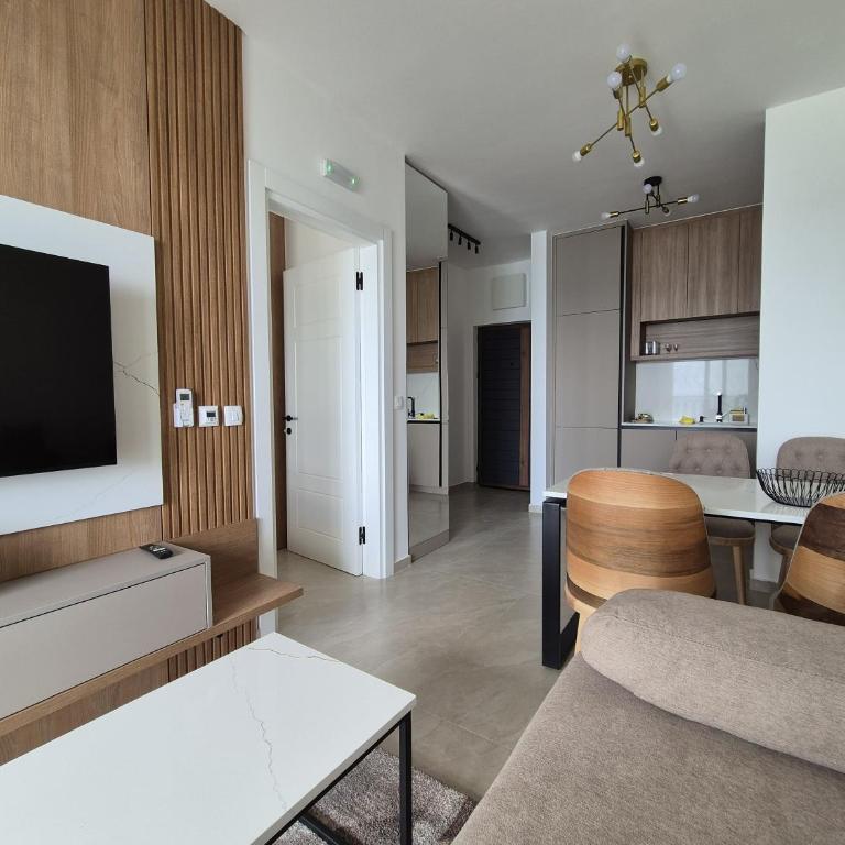 Skyline Apartments - One-Bedroom Apartment with Balcony and Sea View - 79