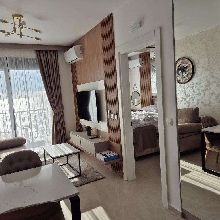Skyline Apartments - One-Bedroom Apartment with Balcony and Sea View - 87