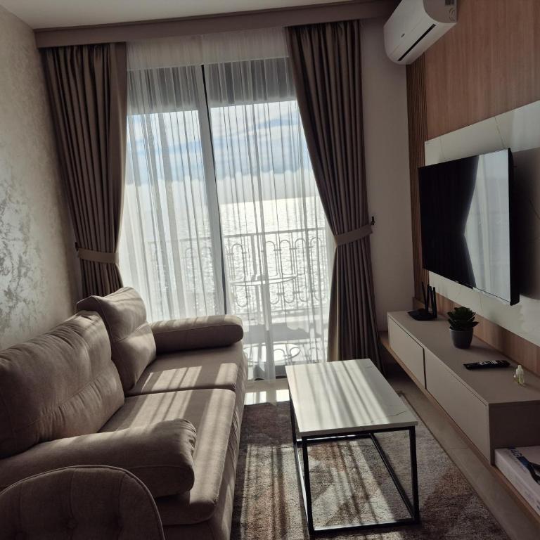 Skyline Apartments - One-Bedroom Apartment with Balcony and Sea View - 28