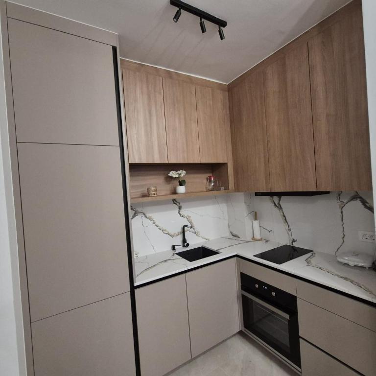 Skyline Apartments - One-Bedroom Apartment with Balcony and Sea View - 51