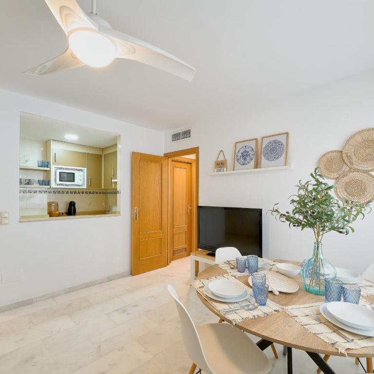 Fuengirola Beach Apartment by Stay Belonio - Apartment with Balcony and Sea View - 14