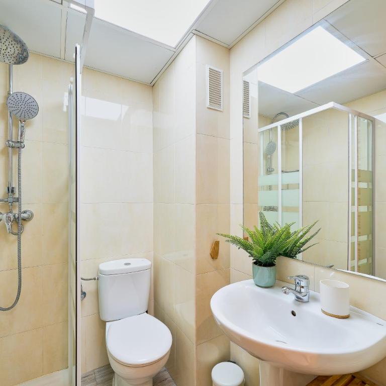 Fuengirola Beach Apartment by Stay Belonio - Apartment with Balcony and Sea View - 24