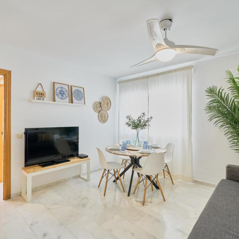 Fuengirola Beach Apartment by Stay Belonio - Apartment with Balcony and Sea View - 10