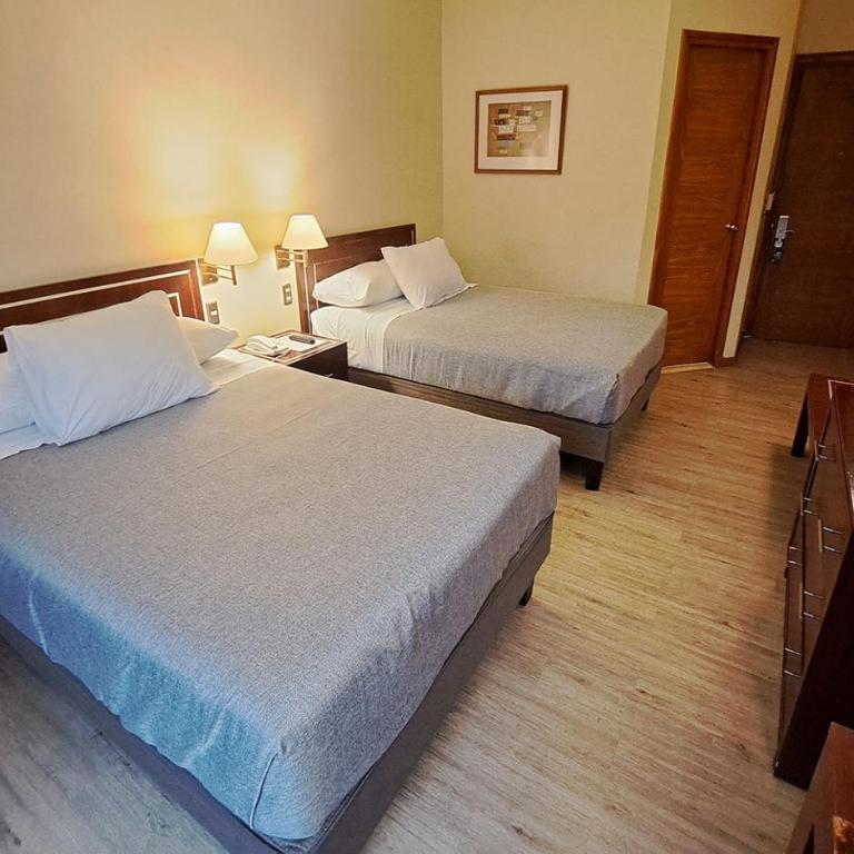 Hotel Diego de Almagro Los Angeles - Habitación con 2 camas grandes - 4