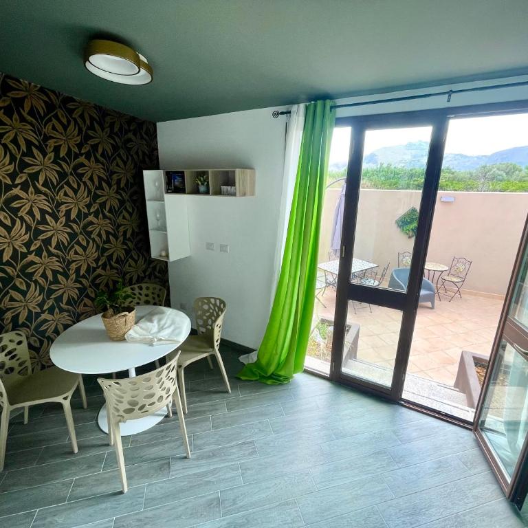 Intero Appartamento con Vasca Idromassaggio e Solarium - Villa Ciaculli - Suite con Vasca Idromassaggio - 6