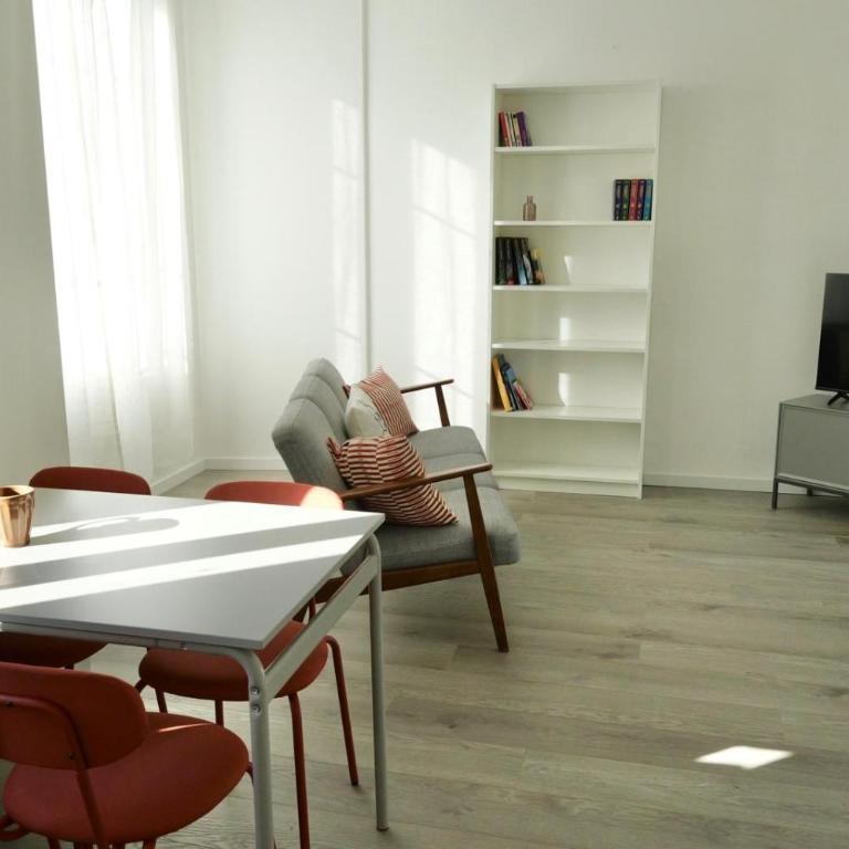 T3 climatisé vue rade et Mont Faron, calme à la Corniche - Appartement 2 Chambres - Vue sur Jardin - 3
