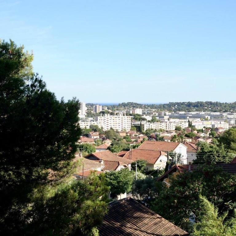 T3 climatisé vue rade et Mont Faron, calme à la Corniche - Appartement 2 Chambres - Vue sur Jardin - 4