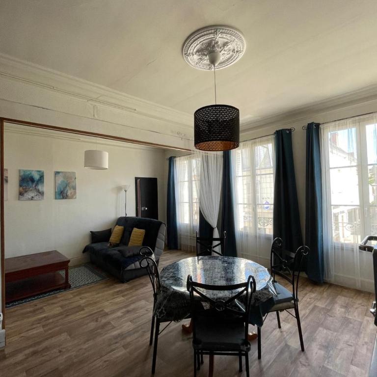 L'Entre-Temps, Le Lys et L Iris - One-Bedroom Apartment with City View - 5