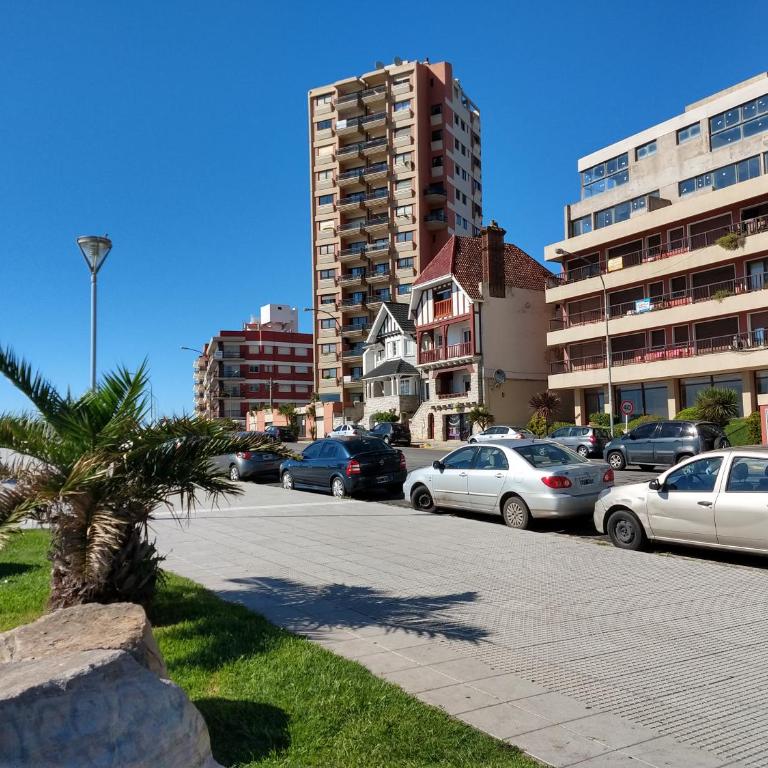 EDIFICIO ÚNICO Mardel - Deptos Low Cost equipados 30 m de la costa y 350 m del centro Cerca de todo! - Apartamento con vistas al mar - 12
