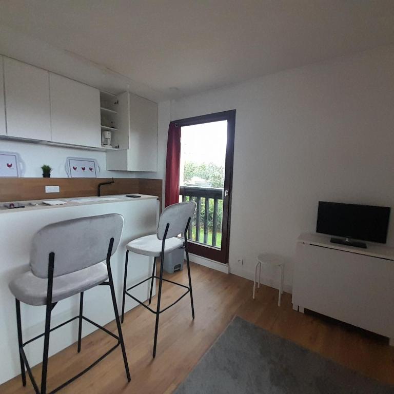 Studio Renové avec Balcon à Deux Pas des Plages d'Anglet - Apartment mit 1 Schlafzimmer - 2