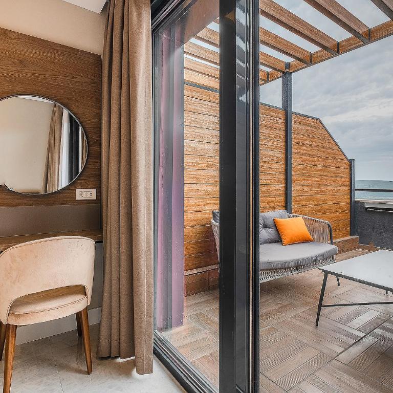 Montenegro Lodge - Superior Room With Seaview - 4