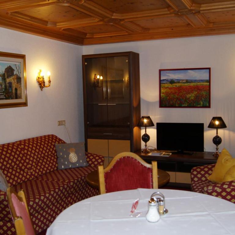Hotel Hartenfels - Ferienwohnung mit Küchenzeile - 36