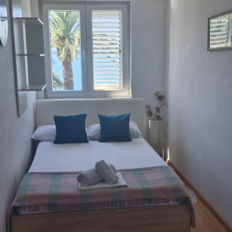 Chic apartment in the City Center by the sea - Two-Bedroom Apartment - 10
