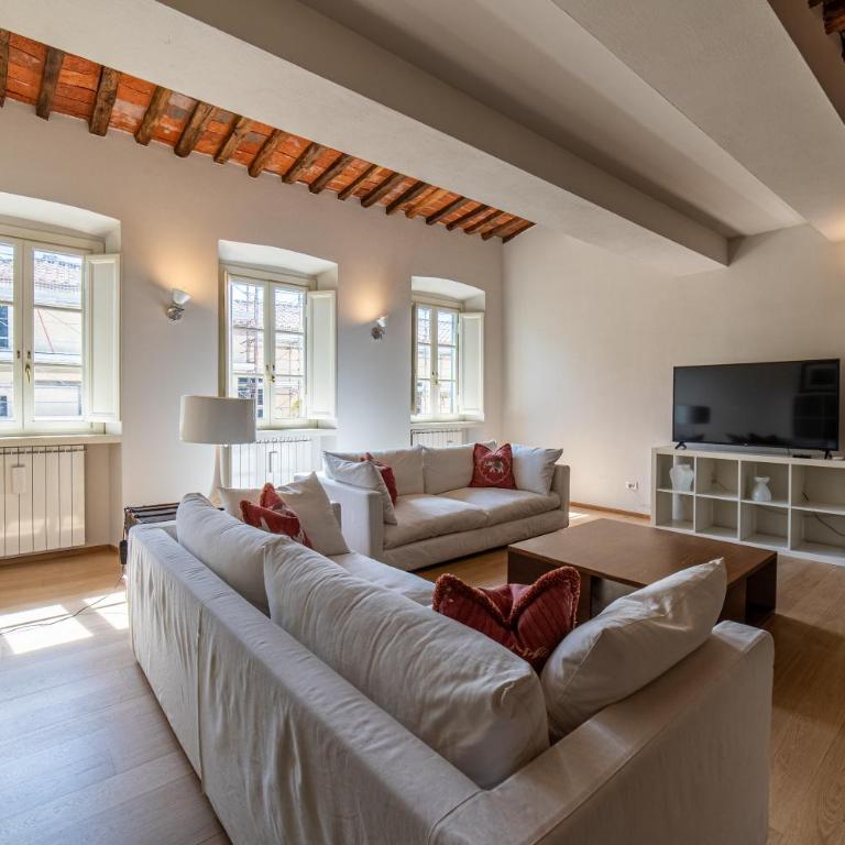 Charming Apartment in Lucca's Historic Center - Appartamento con 2 Camere da Letto - 3