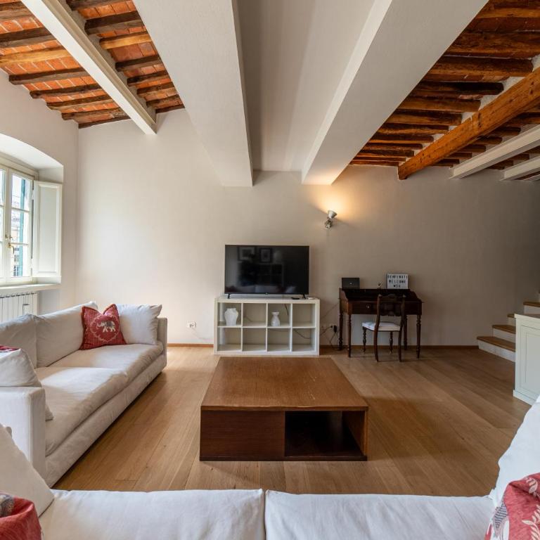 Charming Apartment in Lucca's Historic Center - Appartamento con 2 Camere da Letto - 10