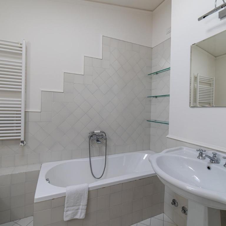 Charming Apartment in Lucca's Historic Center - Appartamento con 2 Camere da Letto - 31