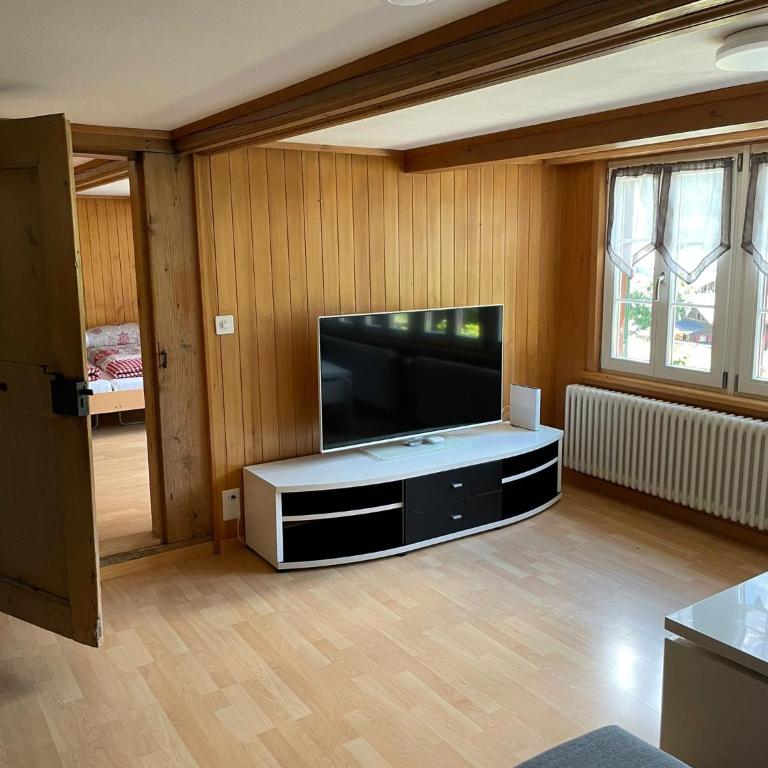 Cosy Swiss Apartment - Three-Bedroom Apartment with Eiger View - 18