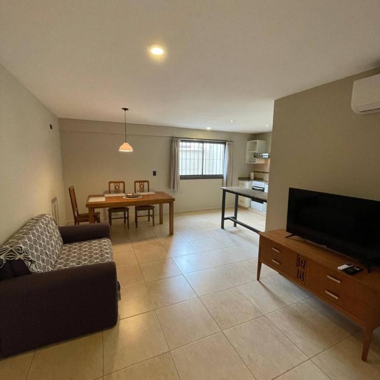 Acogedor departamento a metros del Parque San Martín y Arístides - Apartamento de 1 dormitorio - 2