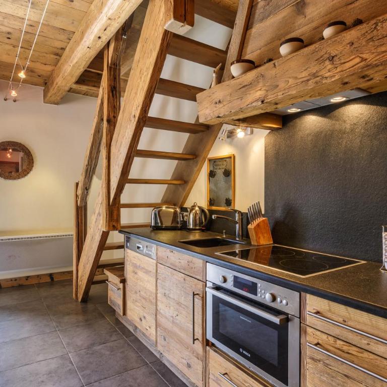 Apt Arsene 6 Chalet-Style Near Ski Sleeps 6 - Happy Rentals - Appartement Deluxe - 4