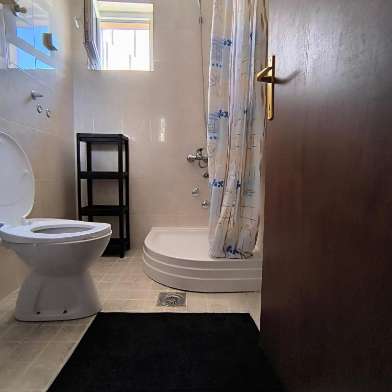 REA APARTMENT - One-Bedroom Apartment - 10