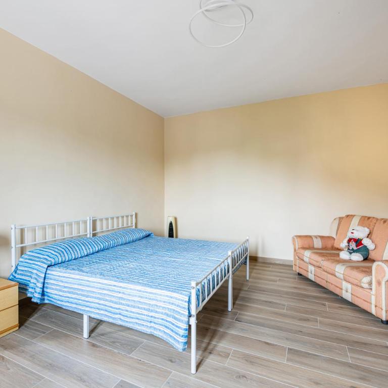 GuestHost - Irene Holiday Home with Patio and Parking - Three-Bedroom Apartment - 19