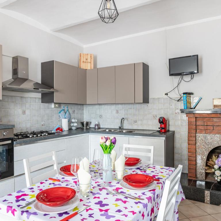 GuestHost - Irene Holiday Home with Patio and Parking - Three-Bedroom Apartment - 13