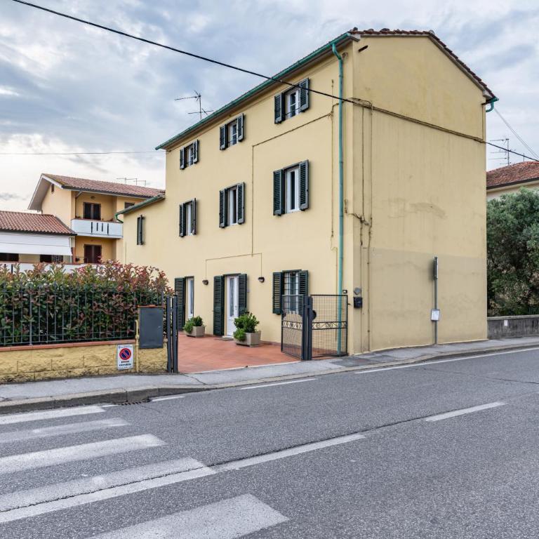 GuestHost - Irene Holiday Home with Patio and Parking - Three-Bedroom Apartment - 31