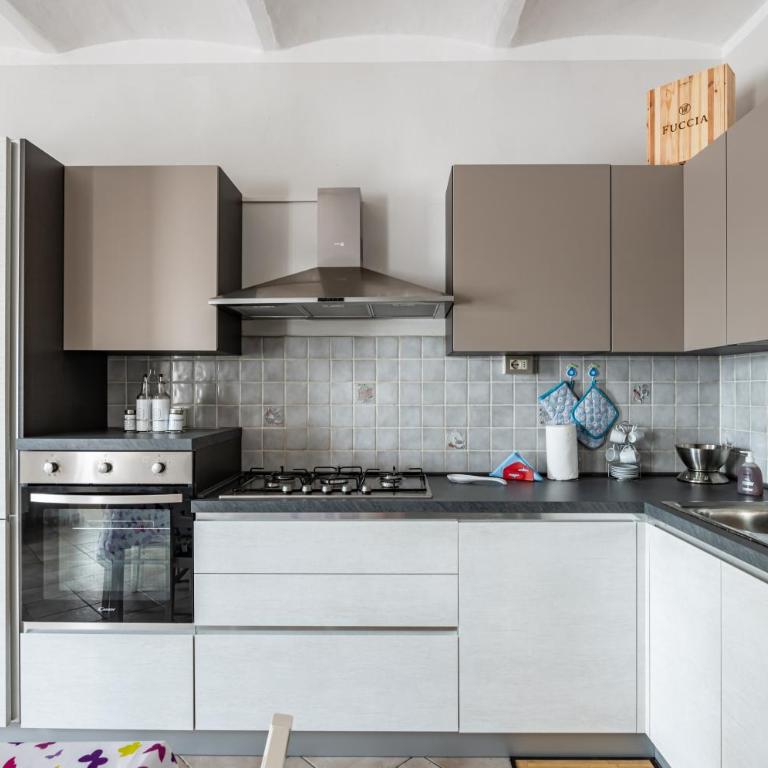 GuestHost - Irene Holiday Home with Patio and Parking - Three-Bedroom Apartment - 3
