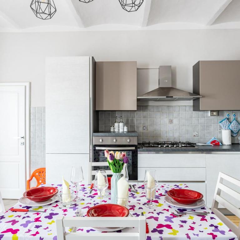 GuestHost - Irene Holiday Home with Patio and Parking - Three-Bedroom Apartment - 14
