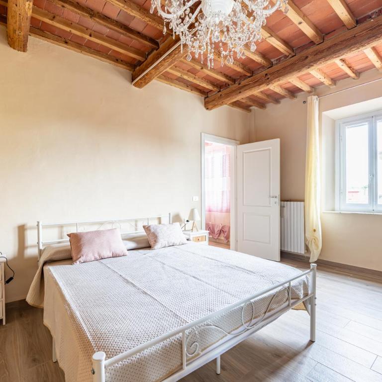 GuestHost - Irene Holiday Home with Patio and Parking - Three-Bedroom Apartment - 17
