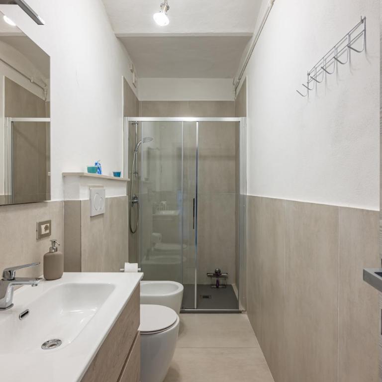 GuestHost - Irene Holiday Home with Patio and Parking - Three-Bedroom Apartment - 7