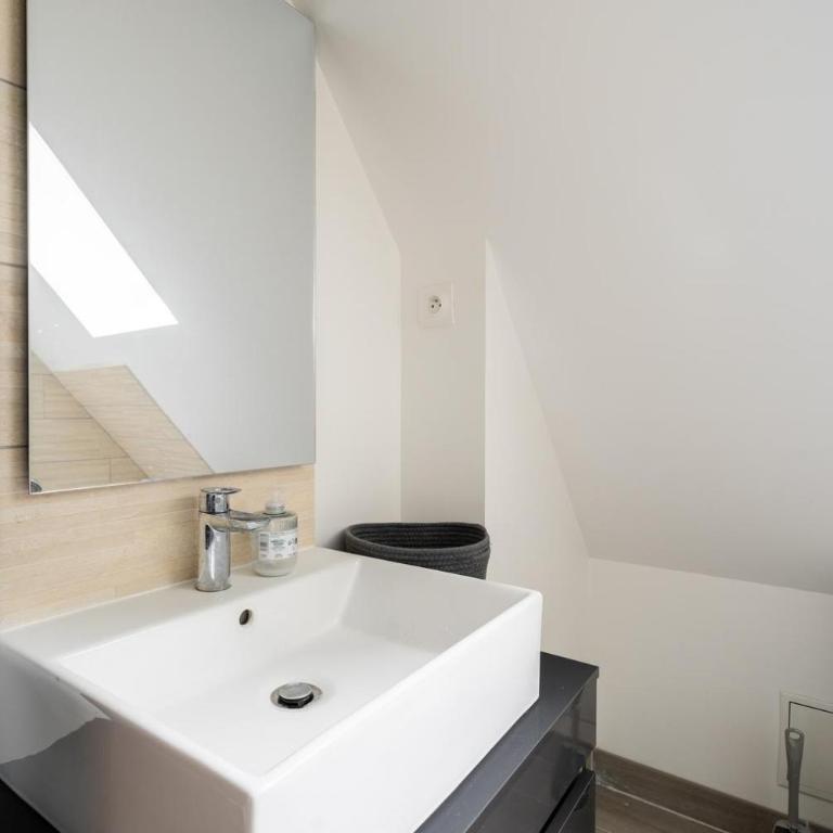 Maison des Clos Biais - Four-Bedroom House - 8
