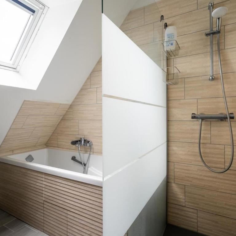 Maison des Clos Biais - Four-Bedroom House - 13