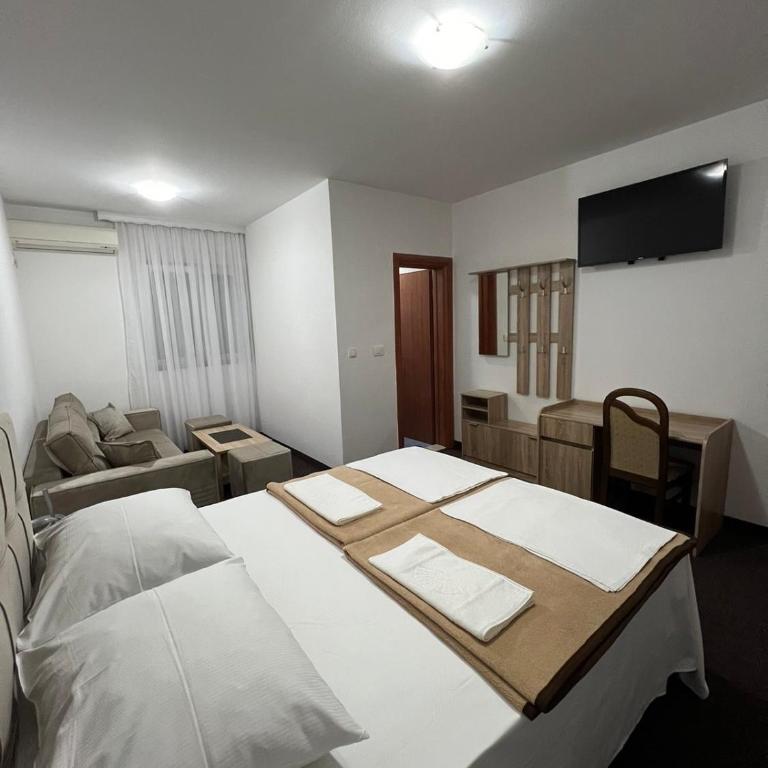 Motel Aura - Triple Room - 1
