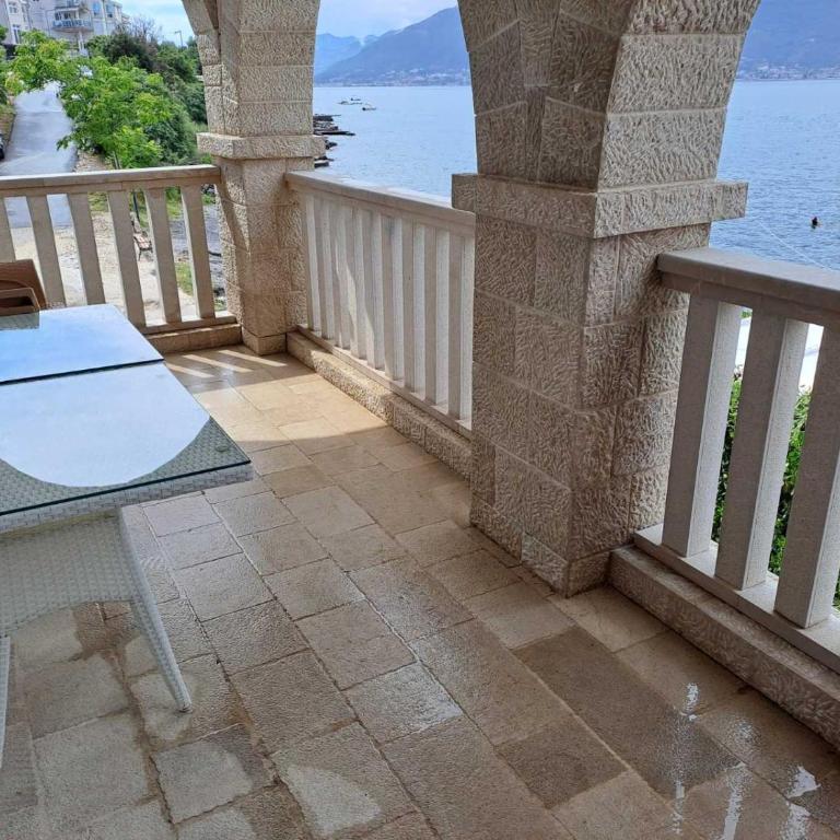 Apartments Petrović - Apartman s 2 Spavaće Sobe sa Balkonom i Terasom - 8